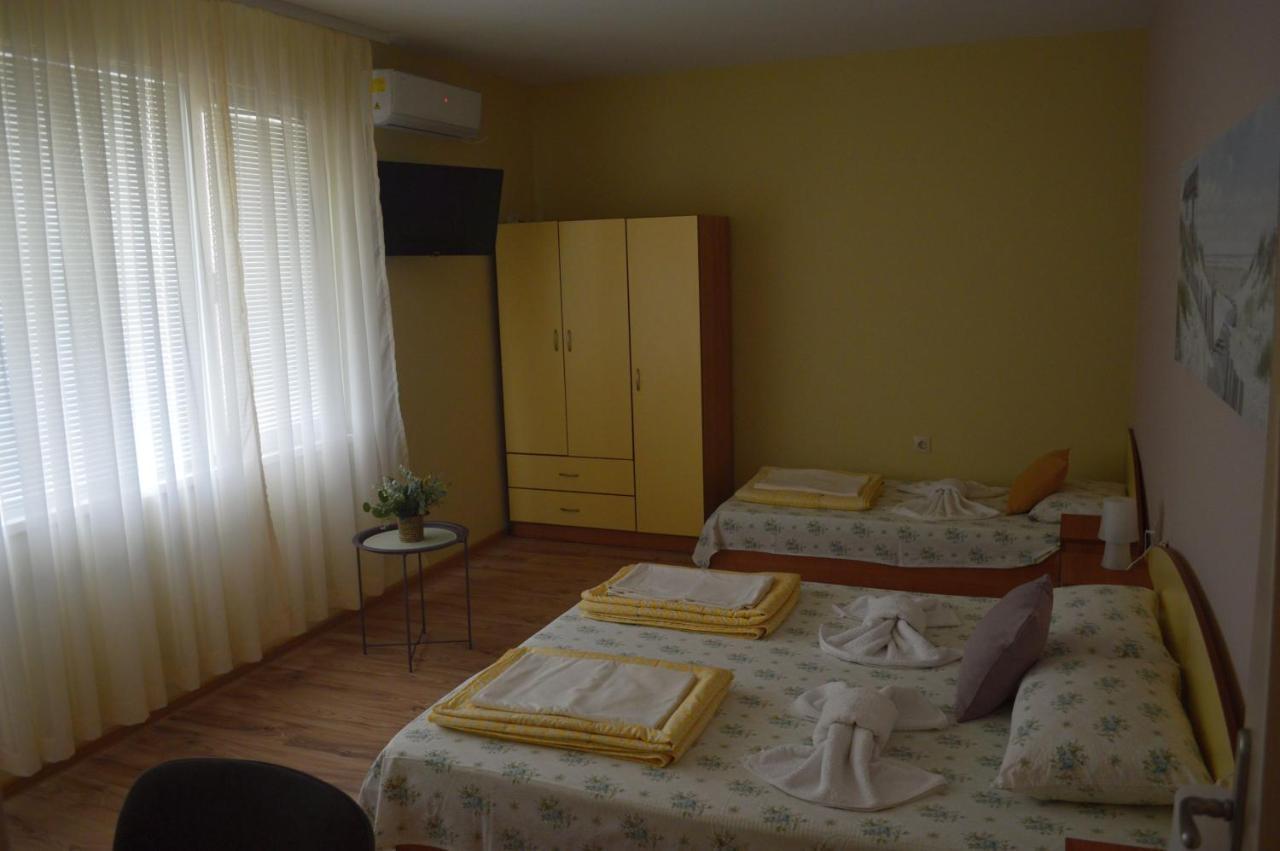 Yanis Hotel Chernomorets Buitenkant foto