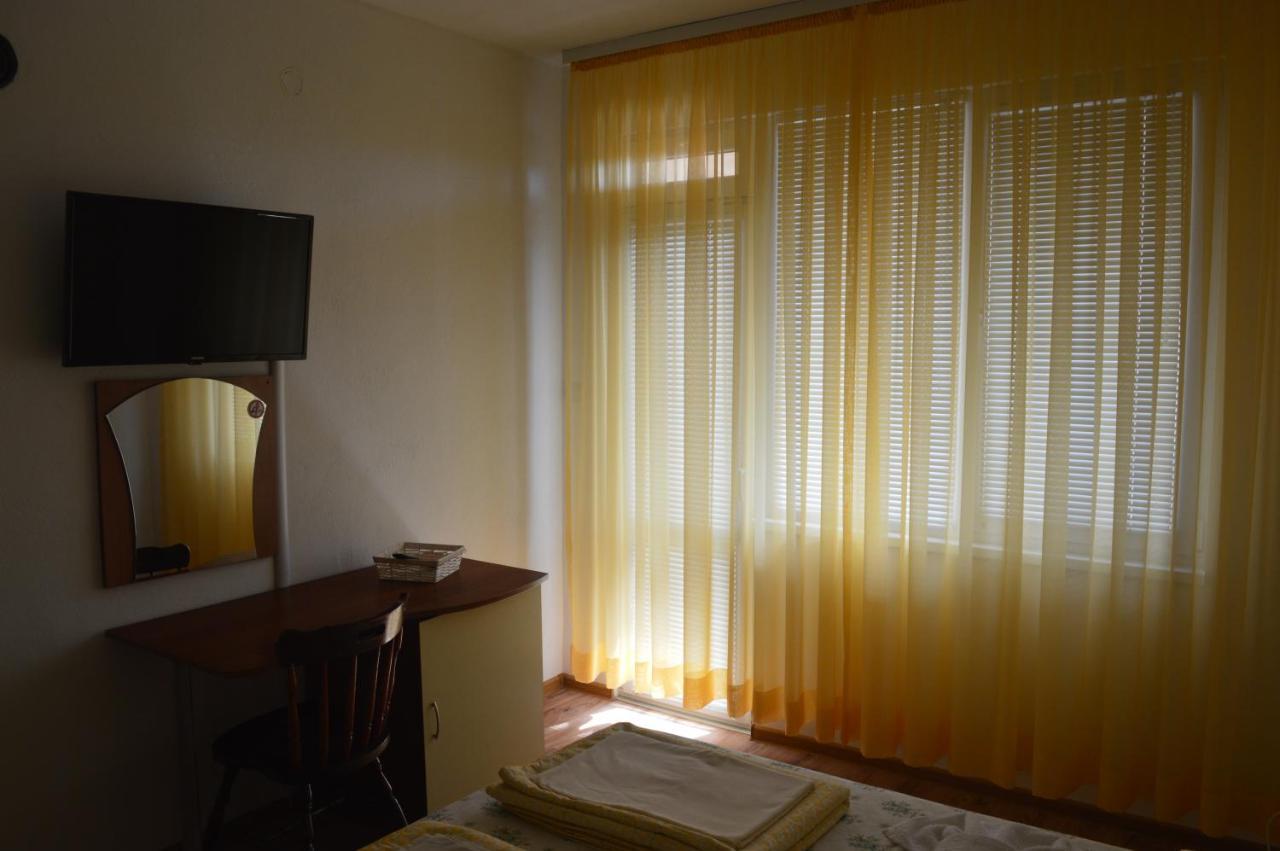 Yanis Hotel Chernomorets Buitenkant foto